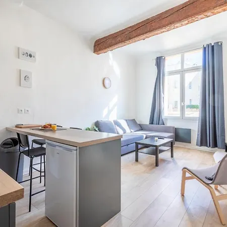 Apartment Place Cardeurs *